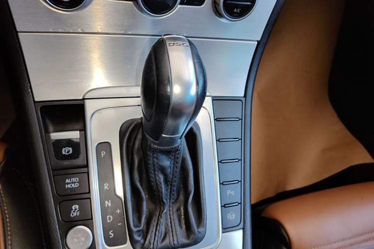 Used Volkswagen FAW-Volkswagen CC 2015 2.0 TSI Luxury Model Gear Lever