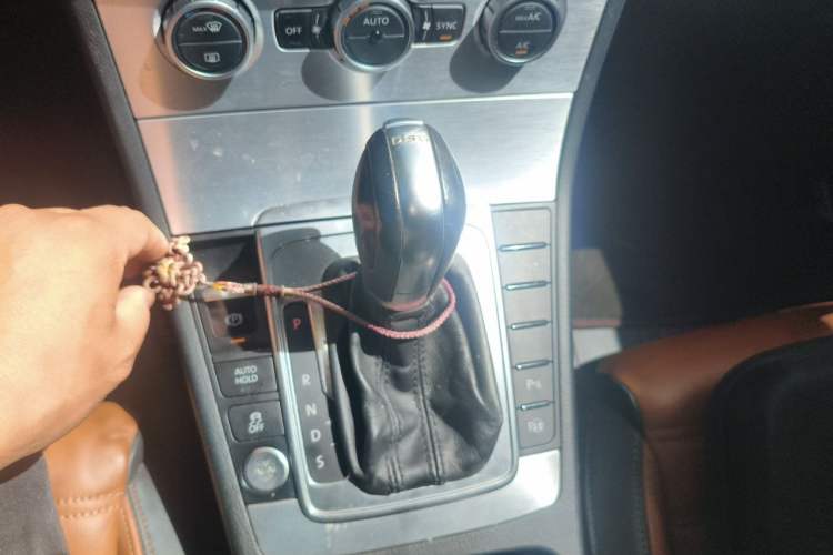 Used Volkswagen FAW-Volkswagen CC 2015 1.8TSI Luxury Model Gear Lever