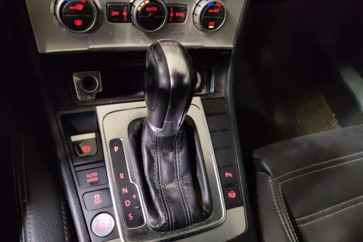 Used Volkswagen FAW-Volkswagen CC 2015 1.8TSI Luxury Model Gear Lever