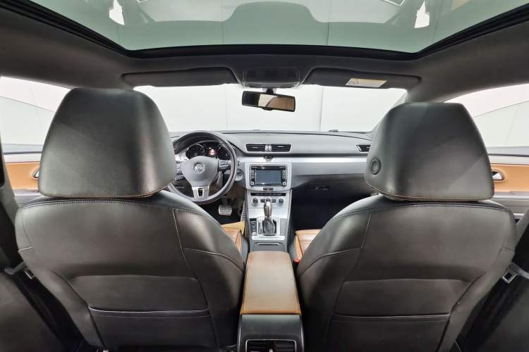 Used Volkswagen FAW-Volkswagen CC 2015 1.8TSI Luxury Model Interior 3