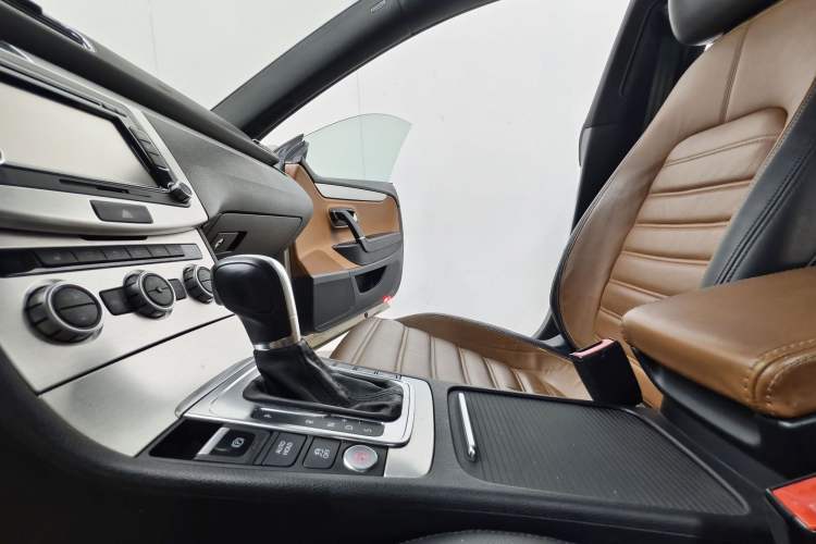 Used Volkswagen FAW-Volkswagen CC 2015 1.8TSI Luxury Model Interior 4
