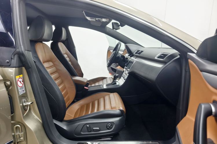 Used Volkswagen FAW-Volkswagen CC 2015 1.8TSI Luxury Model Interior 6