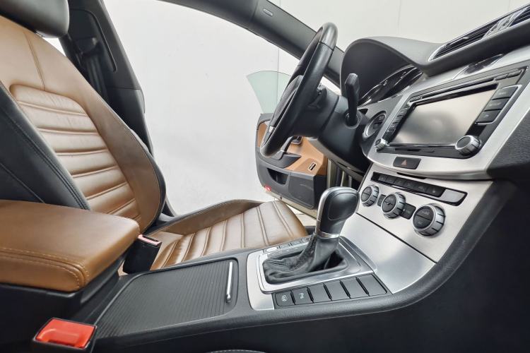 Used Volkswagen FAW-Volkswagen CC 2015 1.8TSI Luxury Model Interior 7