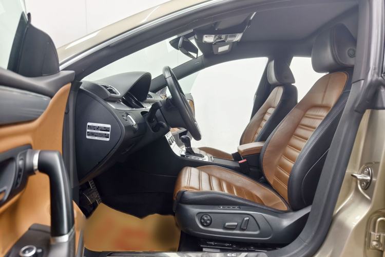 Used Volkswagen FAW-Volkswagen CC 2015 1.8TSI Luxury Model Interior 9