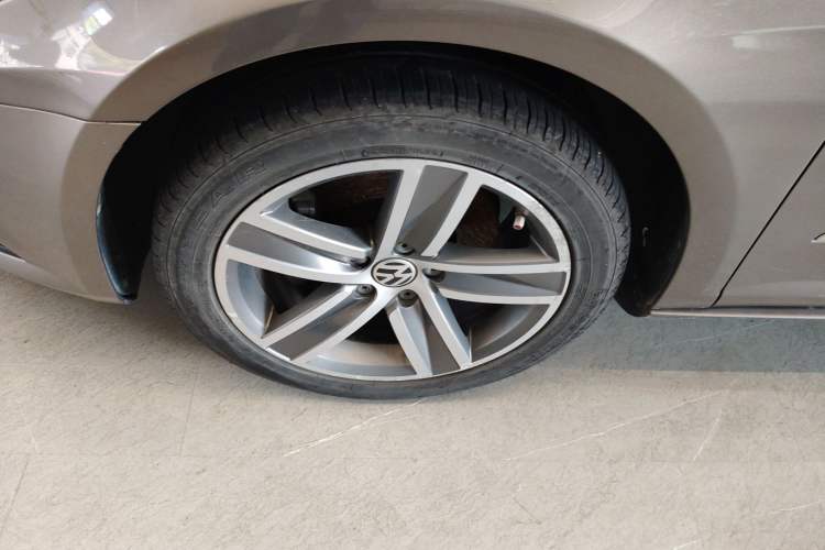 Used Volkswagen FAW-Volkswagen CC 2015 1.8TSI Luxury Model Left Front Wheel Hub