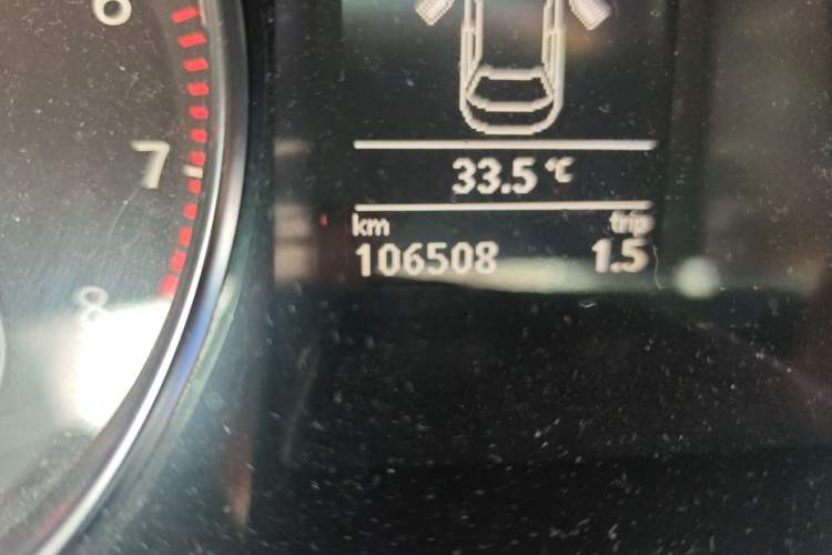 Used Volkswagen FAW-Volkswagen CC 2015 1.8TSI Prestige Model Odometer Close Up