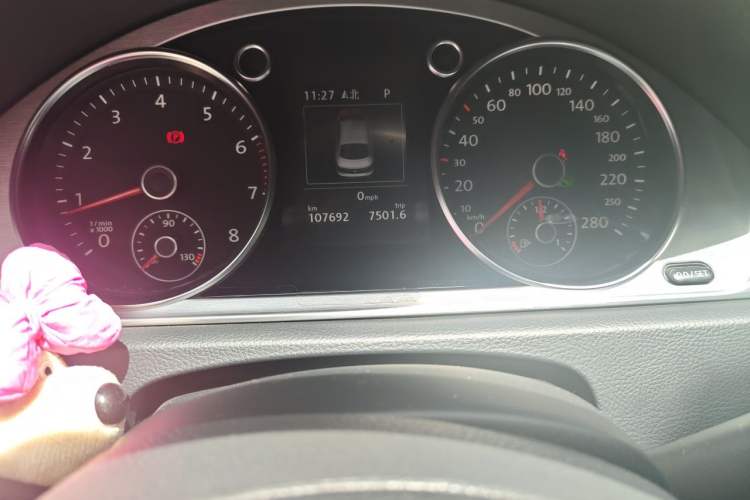 Used Volkswagen FAW-Volkswagen CC 2015 1.8TSI Luxury Model Odometer Close Up