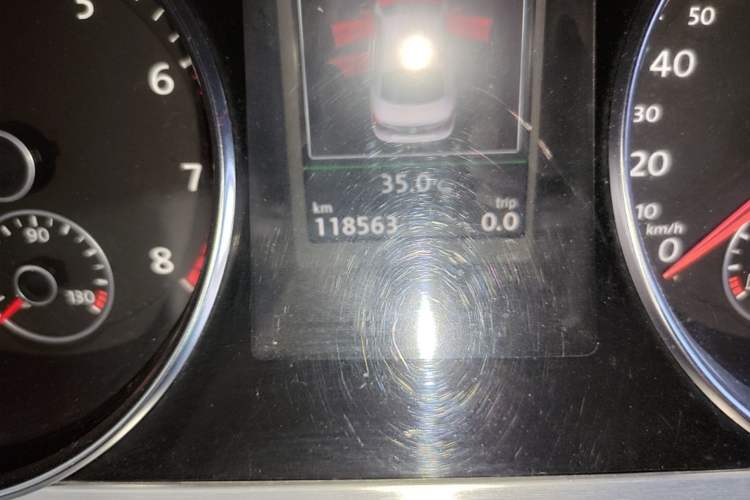 Used Volkswagen FAW-Volkswagen CC 2015 2.0 TSI Luxury Model Odometer Close Up