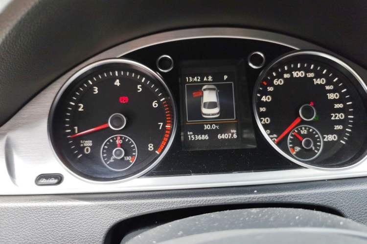 Used Volkswagen FAW-Volkswagen CC 2015 2.0 TSI Luxury Model Odometer Close Up