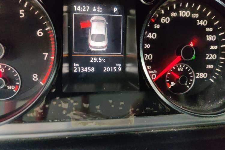 Used Volkswagen FAW-Volkswagen CC 2015 1.8TSI Luxury Model Odometer Close Up