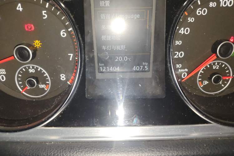 Used Volkswagen FAW-Volkswagen CC 2015 1.8TSI Luxury Model Odometer Close Up