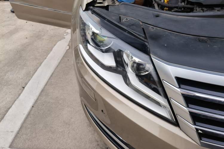 Used Volkswagen FAW-Volkswagen CC 2015 1.8TSI Luxury Model Right Front Headlight