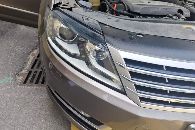Used Volkswagen FAW-Volkswagen CC 2015 1.8TSI Luxury Model Right Front Headlight