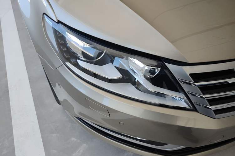 Used Volkswagen FAW-Volkswagen CC 2015 2.0 TSI Luxury Model Right Front Headlight
