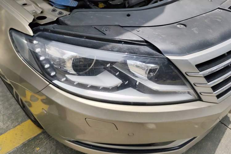 Used Volkswagen FAW-Volkswagen CC 2015 2.0 TSI Luxury Model Right Front Headlight