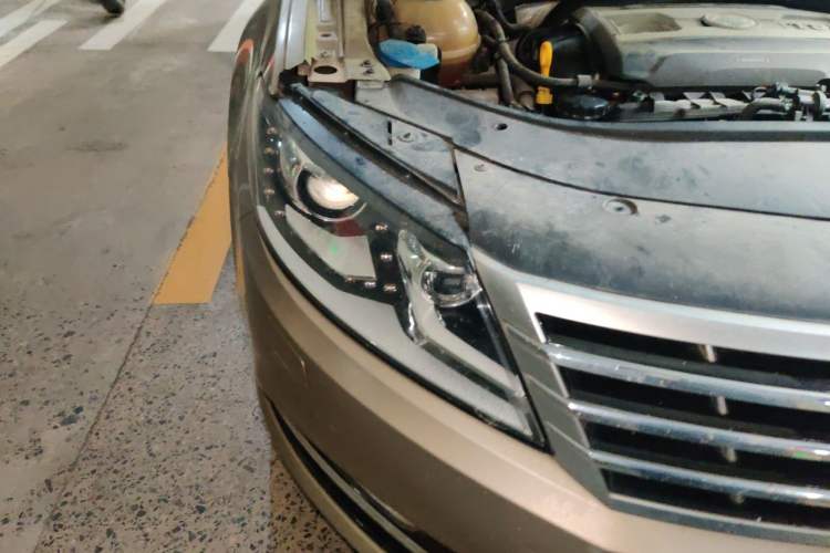 Used Volkswagen FAW-Volkswagen CC 2015 1.8TSI Luxury Model Right Front Headlight