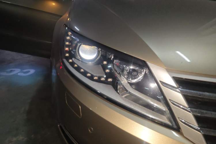 Used Volkswagen FAW-Volkswagen CC 2015 1.8TSI Luxury Model Right Front Headlight