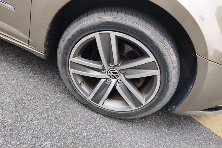 Used Volkswagen FAW-Volkswagen CC 2015 1.8TSI Luxury Model Right Front Wheel Hub