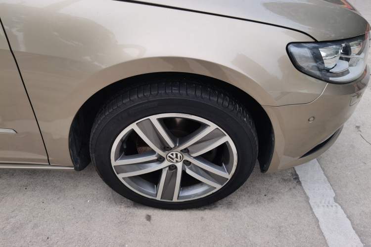Used Volkswagen FAW-Volkswagen CC 2015 1.8TSI Luxury Model Right Front Wheel Hub