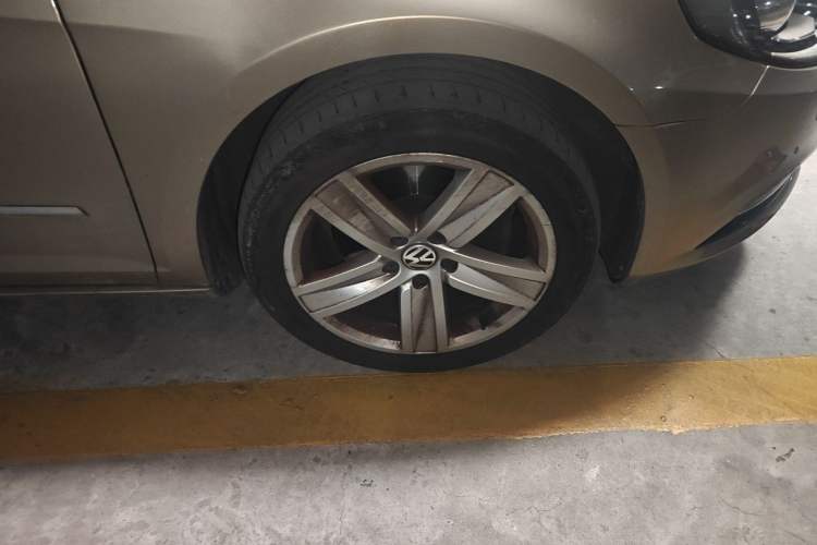 Used Volkswagen FAW-Volkswagen CC 2015 1.8TSI Prestige Model Right Front Wheel Hub