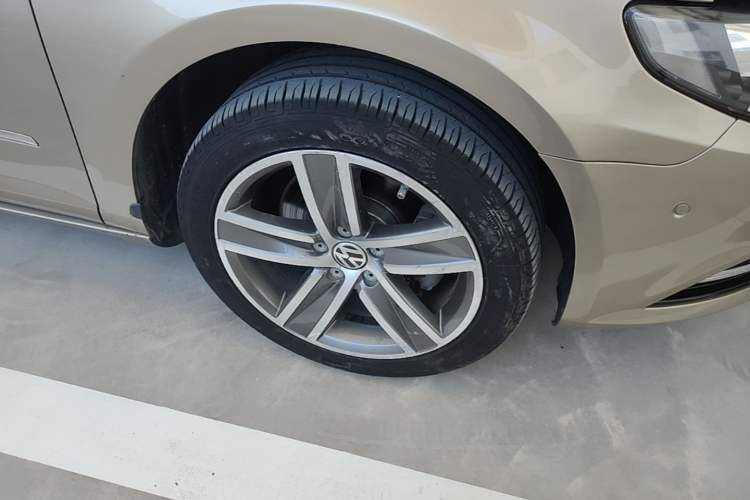 Used Volkswagen FAW-Volkswagen CC 2015 2.0 TSI Luxury Model Right Front Wheel Hub