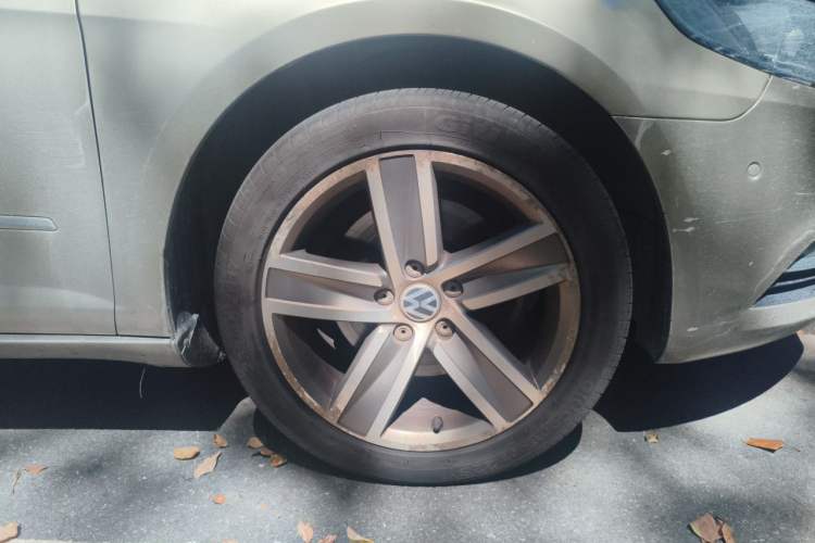 Used Volkswagen FAW-Volkswagen CC 2015 1.8TSI Luxury Model Right Front Wheel Hub