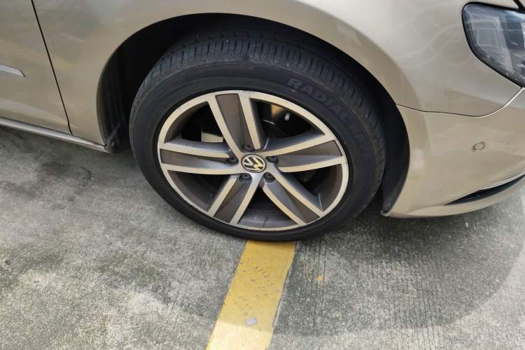 Used Volkswagen FAW-Volkswagen CC 2015 2.0 TSI Luxury Model Right Front Wheel Hub