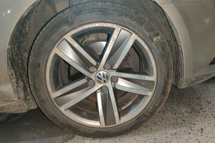 Used Volkswagen FAW-Volkswagen CC 2015 1.8TSI Luxury Model Right Front Wheel Hub