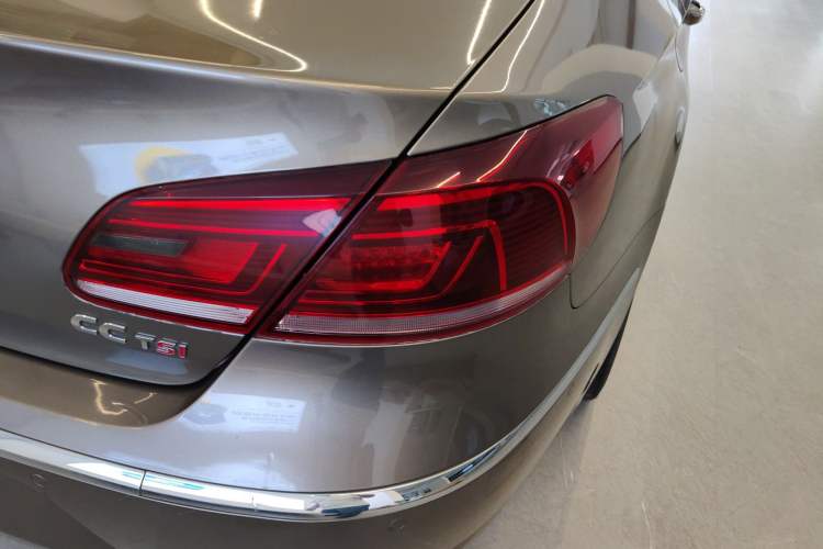 Used Volkswagen FAW-Volkswagen CC 2015 1.8TSI Luxury Model Right Rear Taillight