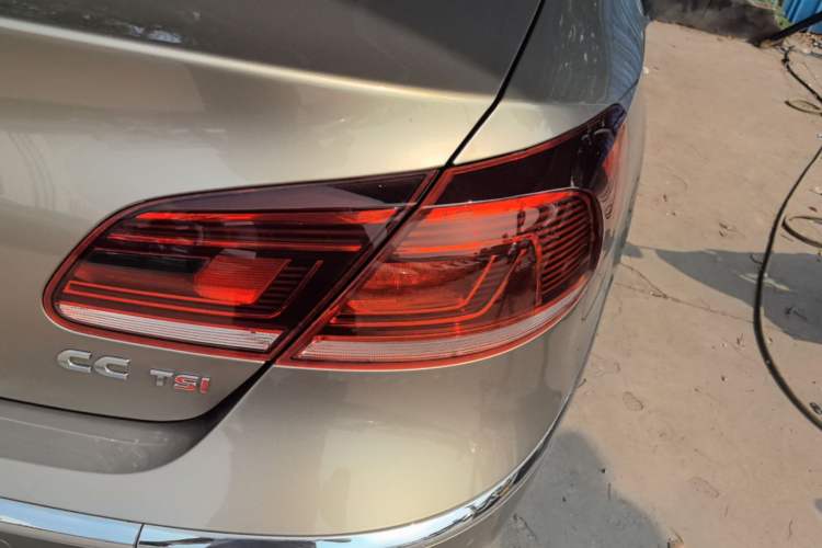 Used Volkswagen FAW-Volkswagen CC 2015 1.8TSI Luxury Model Right Rear Taillight