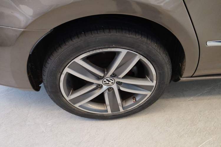 Used Volkswagen FAW-Volkswagen CC 2015 1.8TSI Luxury Model Right Rear Wheel Hub