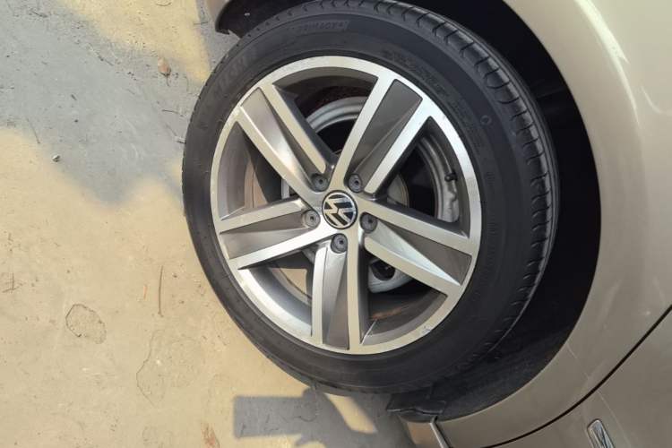 Used Volkswagen FAW-Volkswagen CC 2015 1.8TSI Luxury Model Right Rear Wheel Hub
