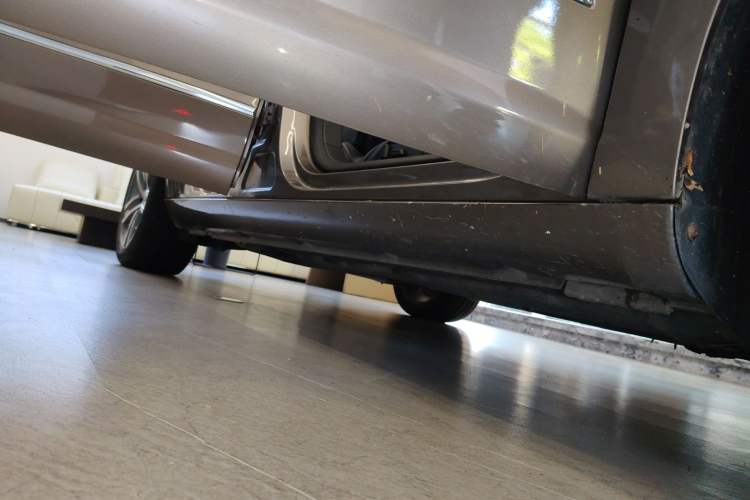 Used Volkswagen FAW-Volkswagen CC 2015 1.8TSI Luxury Model Right Side Sill