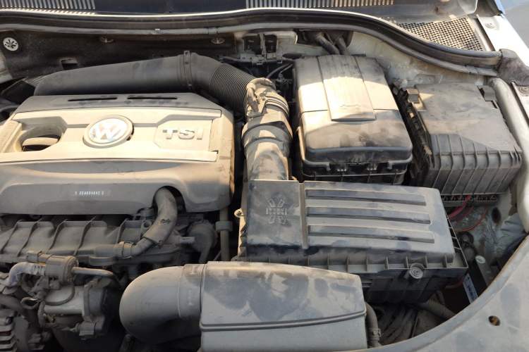 Used Volkswagen FAW-Volkswagen CC 2016 1.8TSI Luxury Model Engine Bay Left