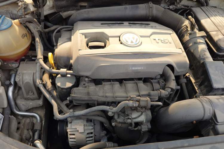 Used Volkswagen FAW-Volkswagen CC 2016 1.8TSI Luxury Model Engine Bay Right