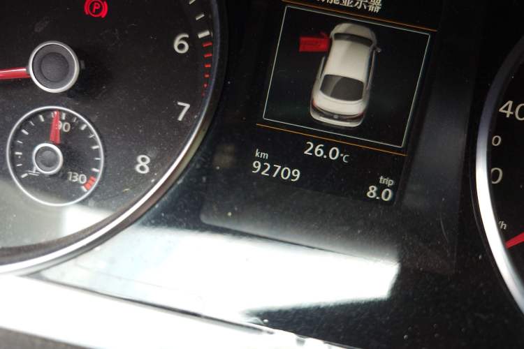 Used Volkswagen FAW-Volkswagen CC 2016 1.8TSI Luxury Model Odometer Close Up