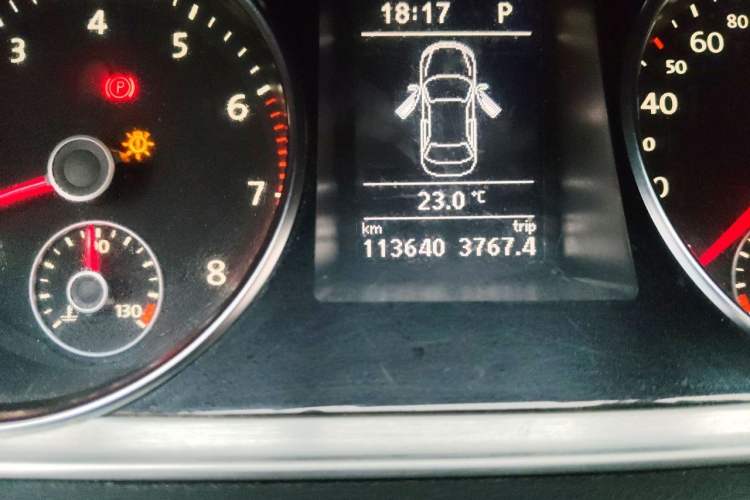 Used Volkswagen FAW-Volkswagen CC 2016 1.8TSI Prestige Model Odometer Close Up