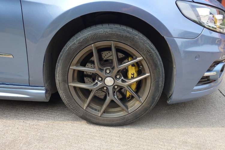 Used Volkswagen FAW-Volkswagen CC 2016 1.8TSI Luxury Model Right Front Wheel Hub