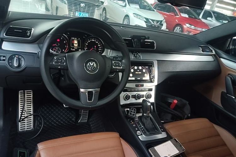 Used Volkswagen FAW-Volkswagen CC 2016 1.8TSI Luxury Model Center Console