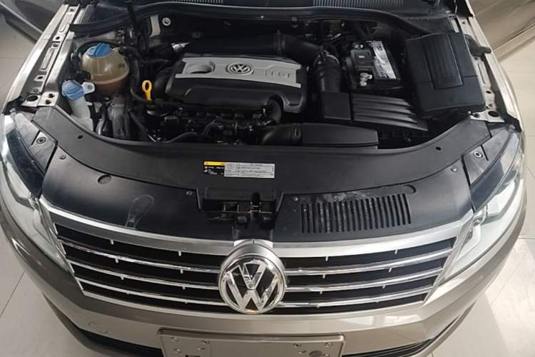 Used Volkswagen FAW-Volkswagen CC 2016 1.8TSI Luxury Model Engine Bay