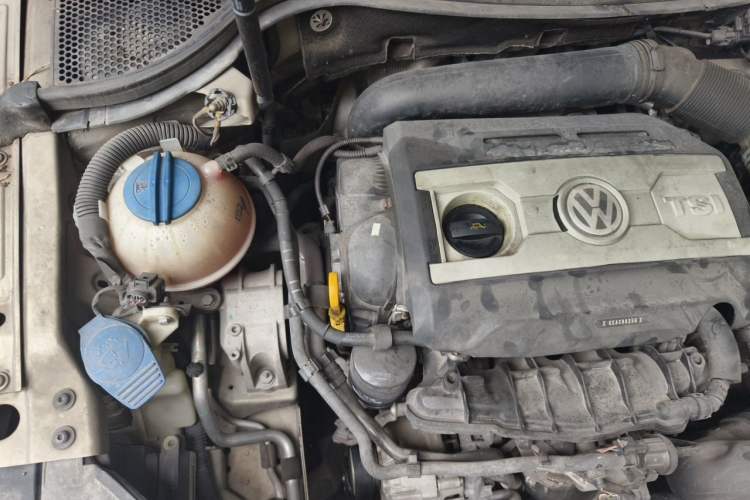 Used Volkswagen FAW-Volkswagen CC 2016 1.8TSI Luxury Model Engine Bay Right