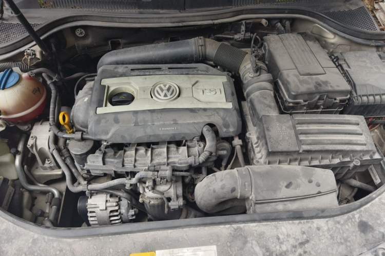 Used Volkswagen FAW-Volkswagen CC 2016 1.8TSI Luxury Model Engine Bay