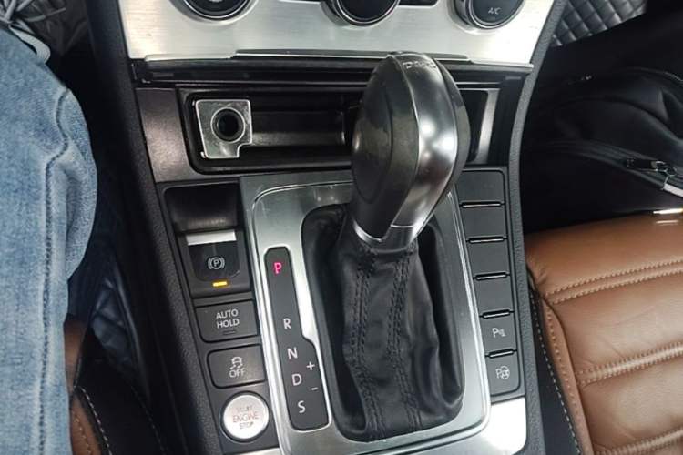 Used Volkswagen FAW-Volkswagen CC 2016 1.8TSI Luxury Model Gear Lever