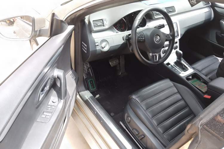 Used Volkswagen FAW-Volkswagen CC 2016 1.8TSI Prestige Model Interior 3