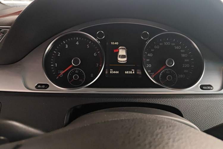 Used Volkswagen FAW-Volkswagen CC 2016 1.8TSI Luxury Model Odometer Close Up