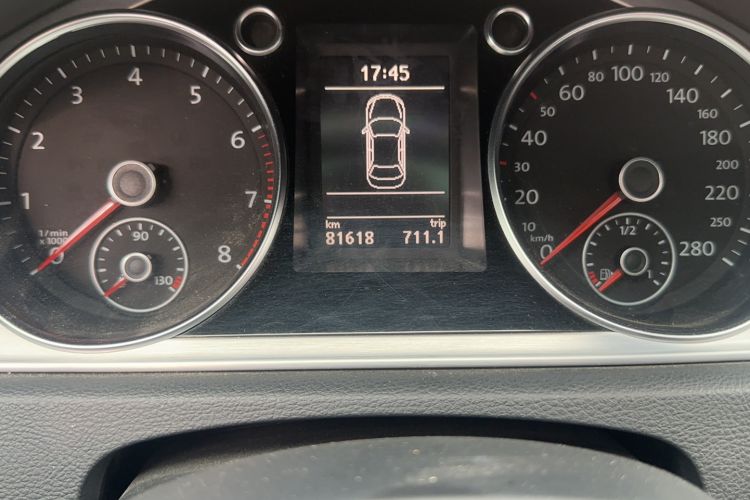Used Volkswagen FAW-Volkswagen CC 2016 1.8TSI Prestige Model Odometer Close Up