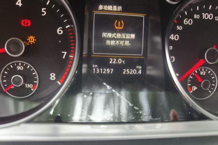 Used Volkswagen FAW-Volkswagen CC 2016 1.8TSI Luxury Model Odometer Close Up