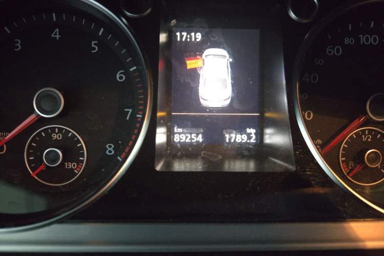 Used Volkswagen FAW-Volkswagen CC 2016 2.0 TSI Luxury Model Odometer Close Up