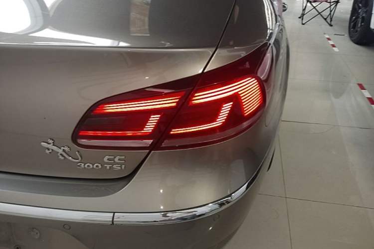 Used Volkswagen FAW-Volkswagen CC 2016 1.8TSI Luxury Model Right Rear Taillight