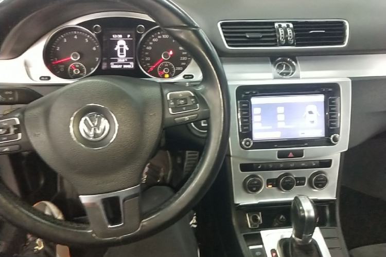 Used Volkswagen FAW-Volkswagen CC 2016 1.8TSI Prestige Model Center Console